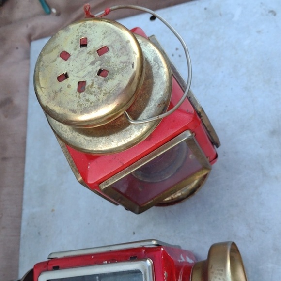 Red and Gold Vintage Lantern Set - Picture 2 of 4